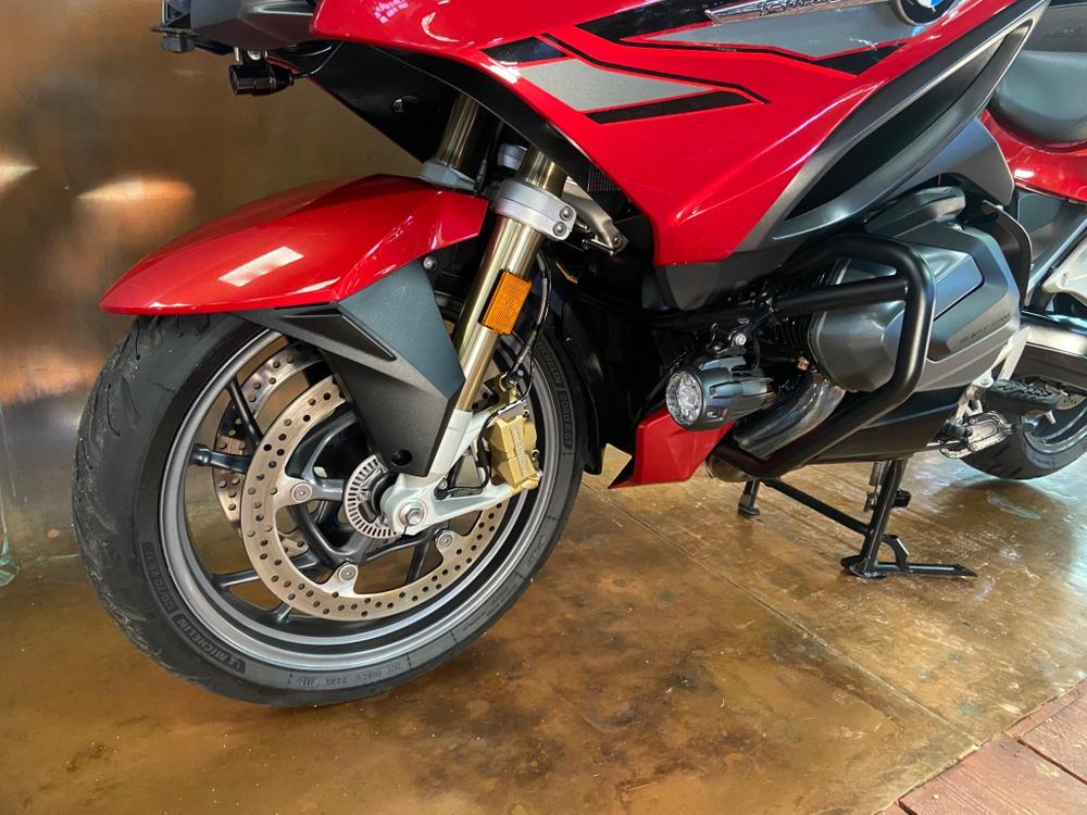 BMW R 1250 RT Photo at-39ba81292f9d4d14a3a4eae304a5cf20.jpg