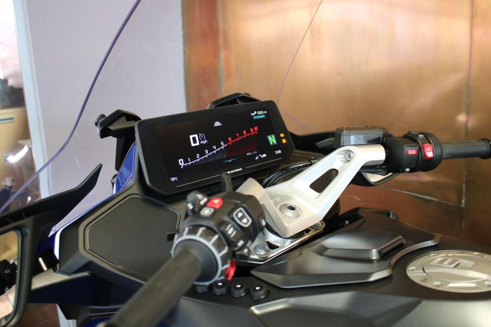 BMW R 1300 RT Photo at-39c9c51db90e4e11b6a5ffda4c276cba.jpg