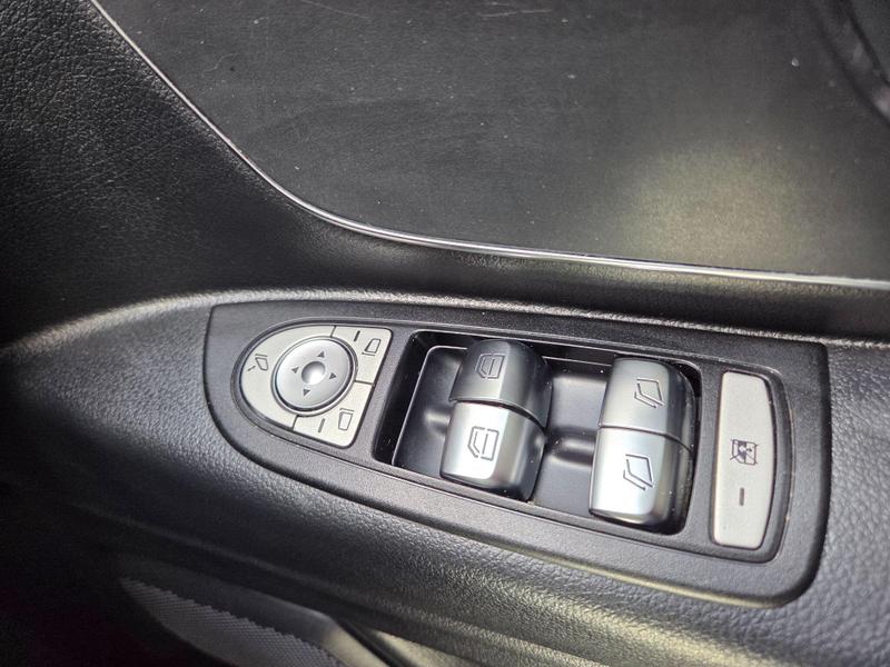 Mercedes-Benz Vito Photo at-3a115182da8040ea923ed716c1ef3b97.jpg