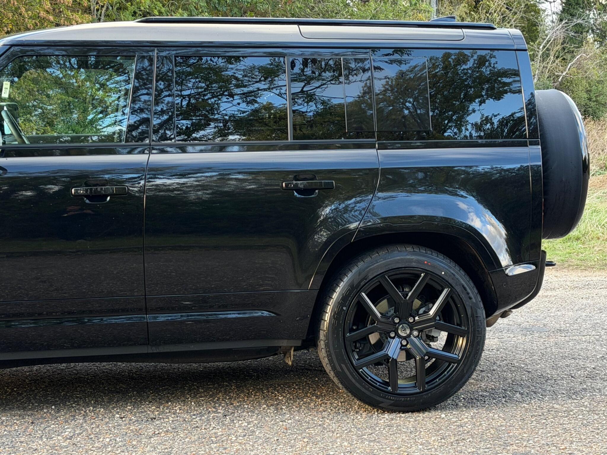 Land Rover Defender 110 3.0 D250 MHEV X-Dynamic SE Auto 4WD Euro 6 (s/s) 5dr — photo 18
