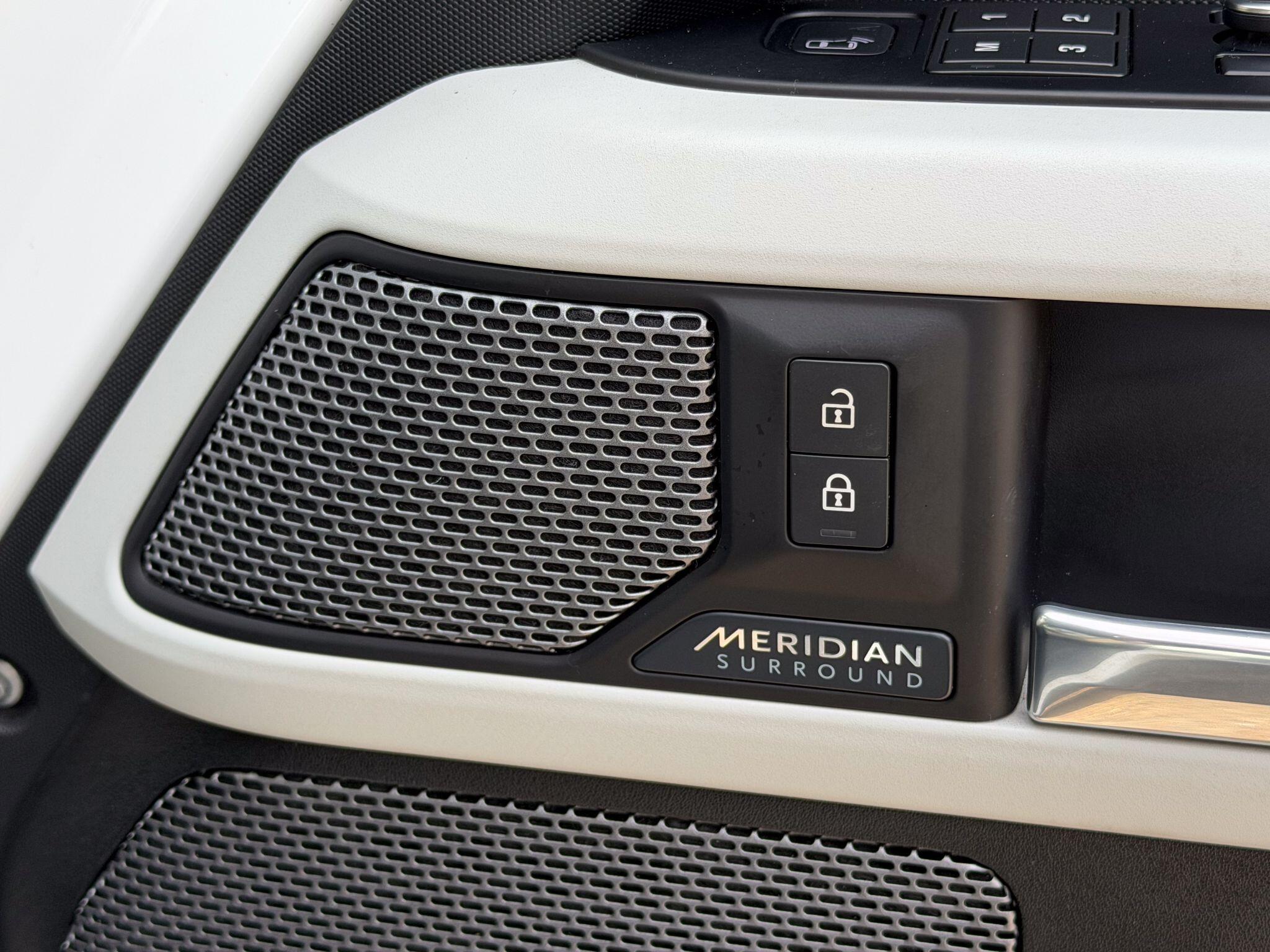 Land Rover Defender 110 2.0 SD4 HSE Auto 4WD Euro 6 (s/s) 5dr — photo 15