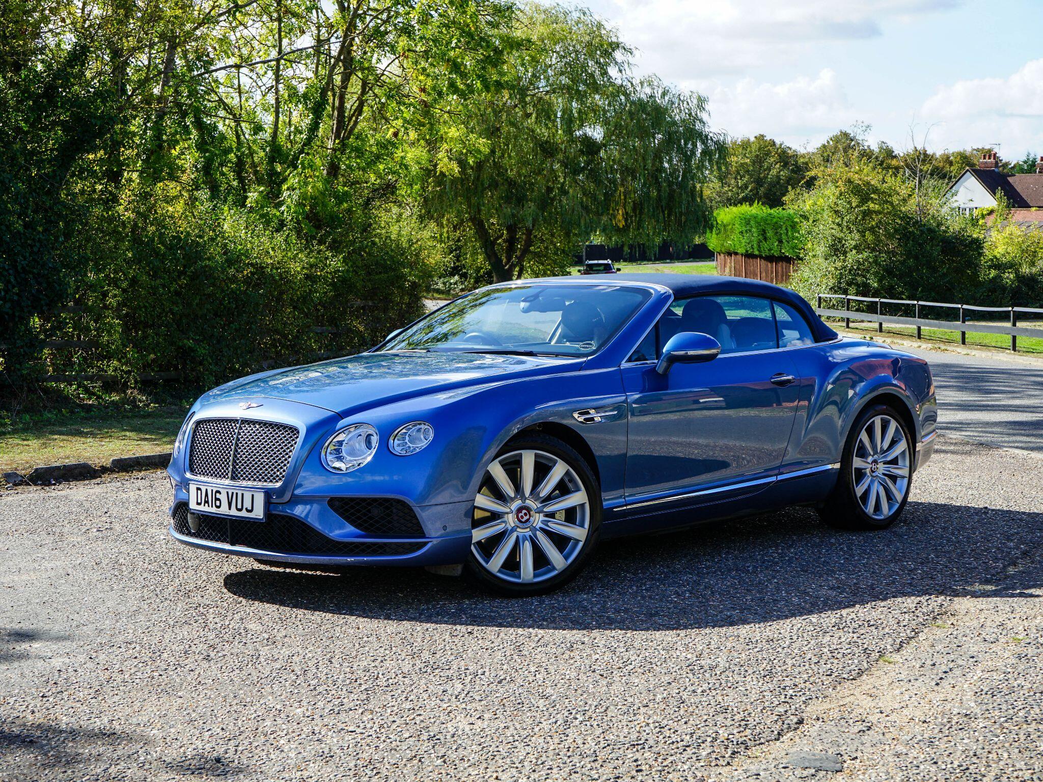 Bentley Continental 4.0 V8 GTC Convertible 2dr Petrol Auto 4WD Euro 6 (507 ps) — photo 37