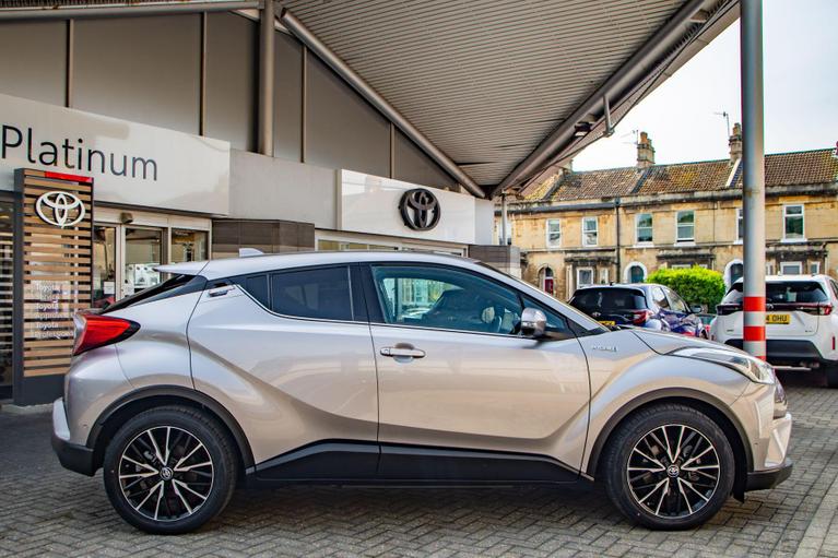 Used Toyota C-HR WN67LLZ 5