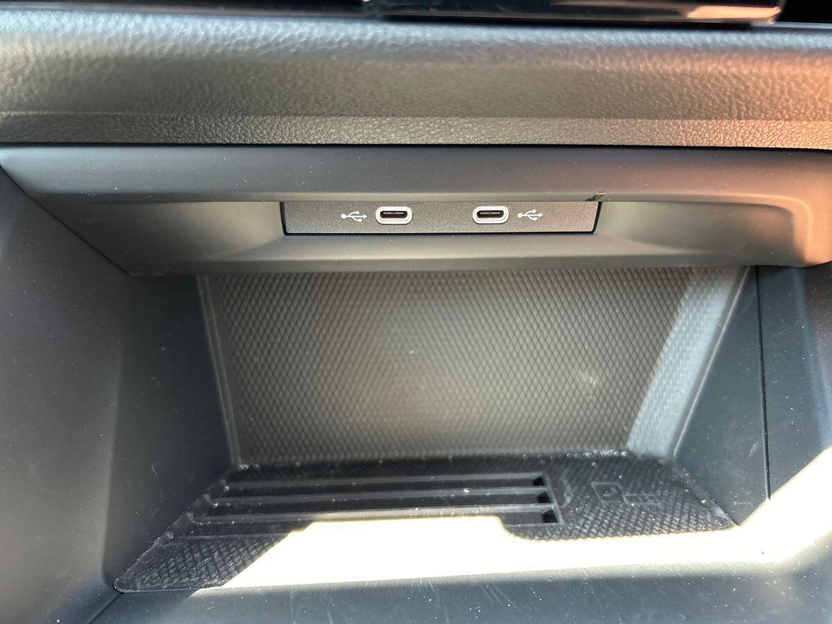 Volkswagen Golf Photo at-3b09f71afc824876b1b9569de90ccce9.jpg