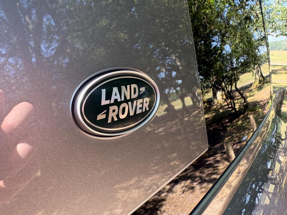 Land Rover Defender 110 Photo at-3b0a4dd7dddf486c957e13ea4fc9a350.jpg