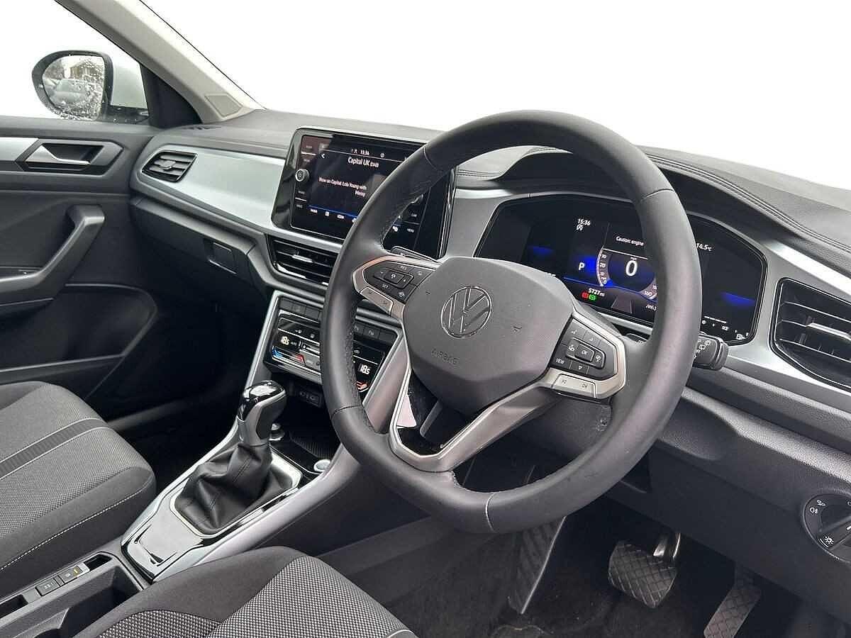 Volkswagen T-Roc Photo at-3bbeabb24cd449a082824a8ee66732ce.jpg