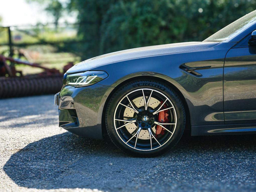Used BMW M5 YG71ZNA 5