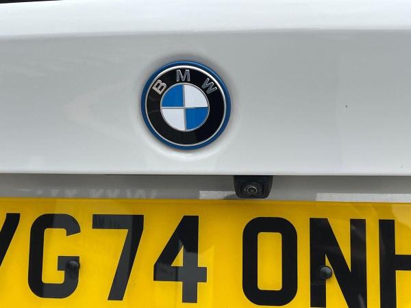 BMW 3 Series Photo at-3c213cd3409d4918bd67de1c69ea382e.jpg