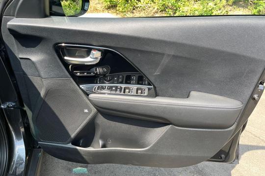 Kia Niro Photo at-3c8e18b5297443d0a2fb9bbdaf7c9493.jpg