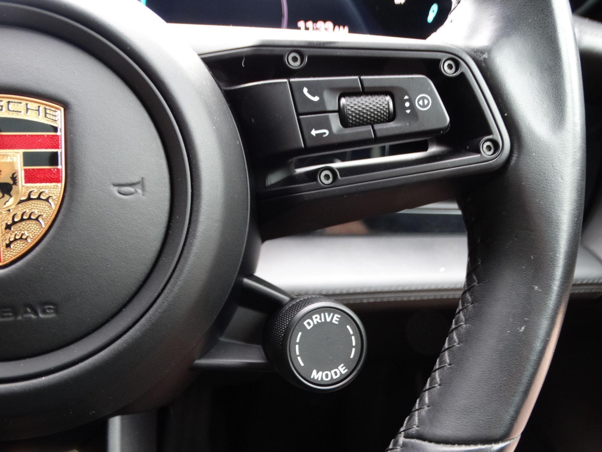 Porsche Taycan Performance Plus 93.4kWh 4S Auto 4WD 4dr (11kW Charger) — photo 33