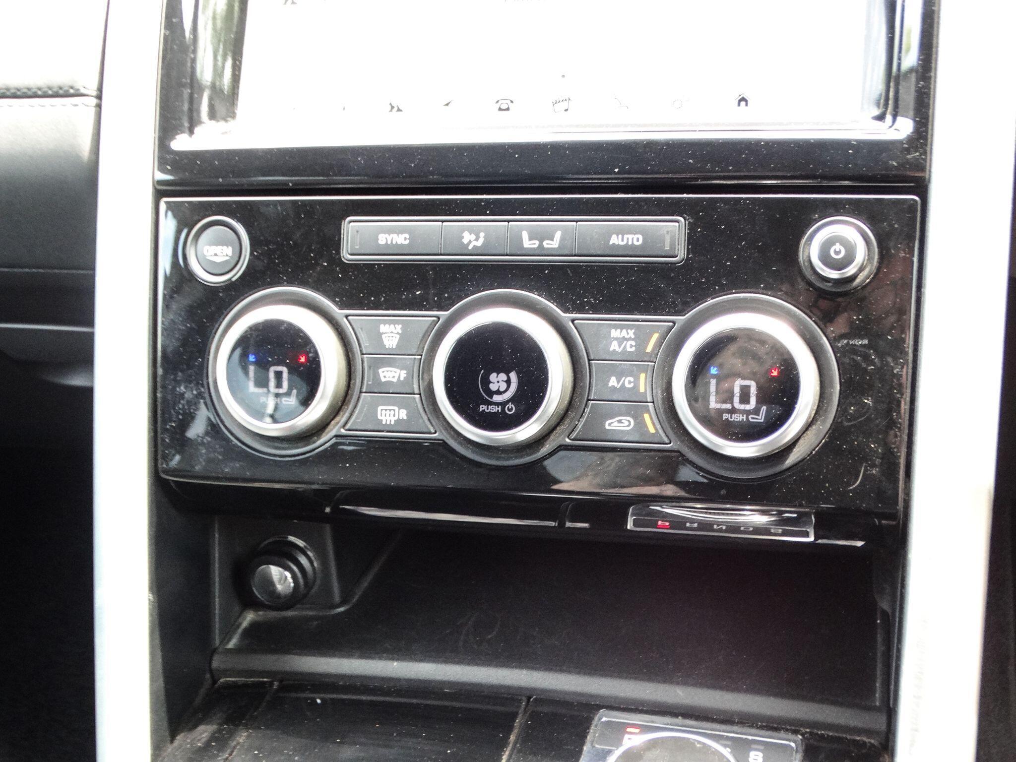 Land Rover Discovery 3.0 TD V6 HSE SUV 5dr Diesel Auto 4WD Euro 6 (s/s) (258 ps) — photo 29