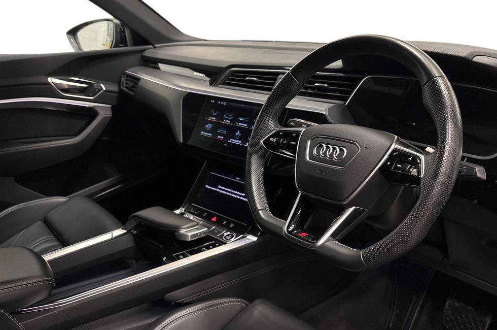 Audi e-tron Photo at-3d285427011347bea33144c5a8de2f7d.jpg