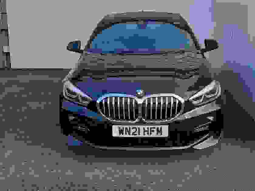 BMW 1 Series Photo at-3d476094bf1d4a9ab131f115cd1b972c.jpg
