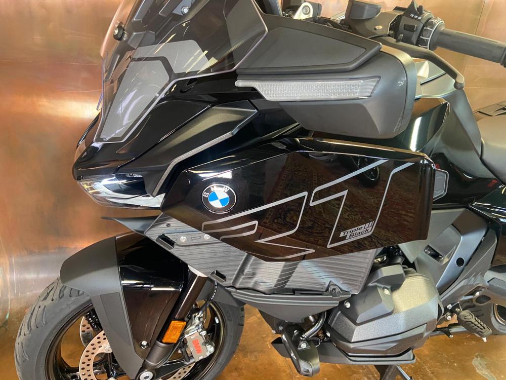 BMW R 1300 RT Photo at-3d582239c633416ba04a019ae31a0e91.jpg