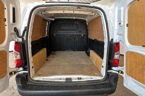 Citroen BERLINGO Photo at-3dab2af1277242bc892c8331ebcdf20c.jpg