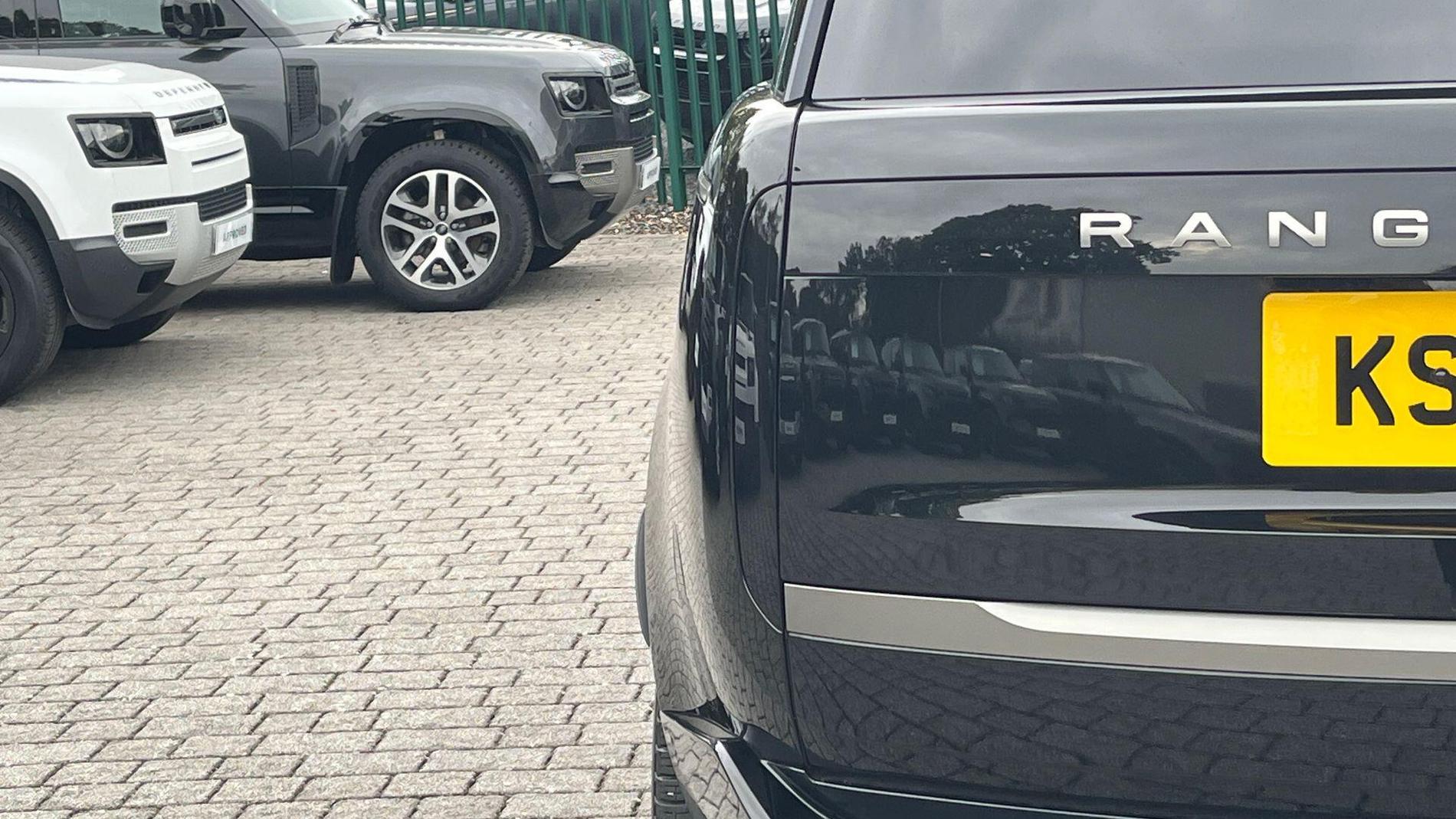 Land Rover Range Rover Photo at-3daee88750374483a8372adc6a799447.jpg