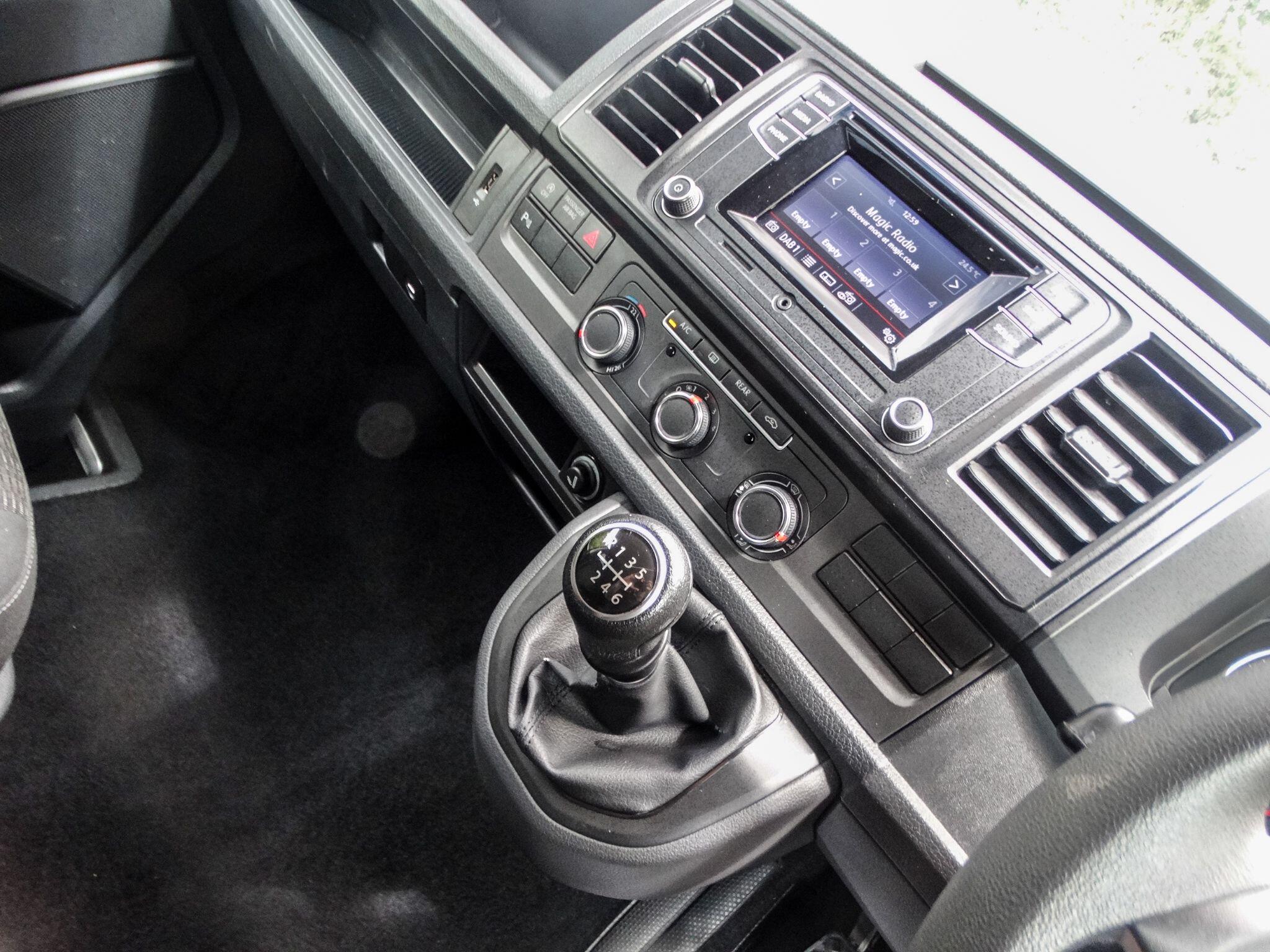 Volkswagen Transporter Shuttle 2.0 TDI BlueMotion Tech SE FWD LWB Euro 6 (s/s) 5dr — photo 7