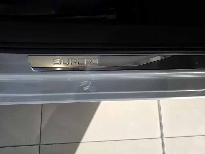 Skoda Superb Photo at-3df7f178c42c464fa868d9cb394aa25e.jpg