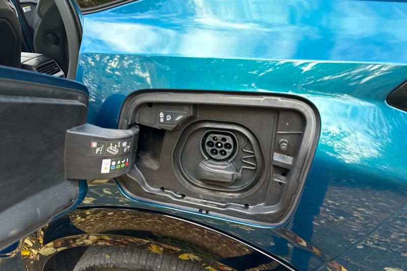 Used Peugeot E-3008 NV24RXT 18