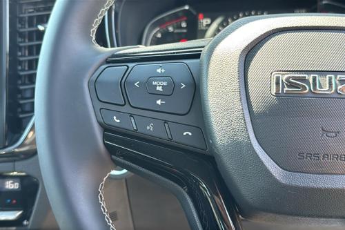 Isuzu D-MAX Photo at-3e17b241f86d4c7098068cba34ece614.jpg