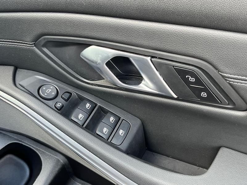 BMW 3 Series Photo 30