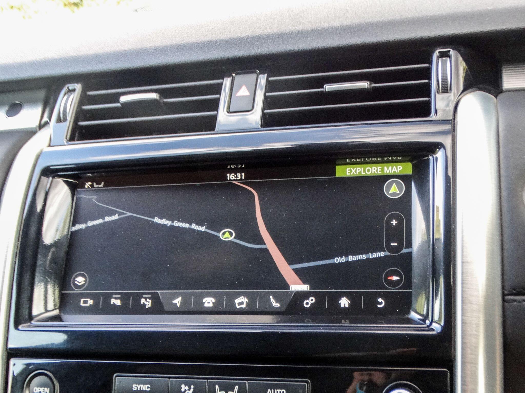 Land Rover Discovery 3.0 SD V6 HSE Auto 4WD Euro 6 (s/s) 5dr — photo 19