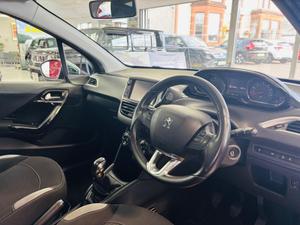 Peugeot 208 Photo 23