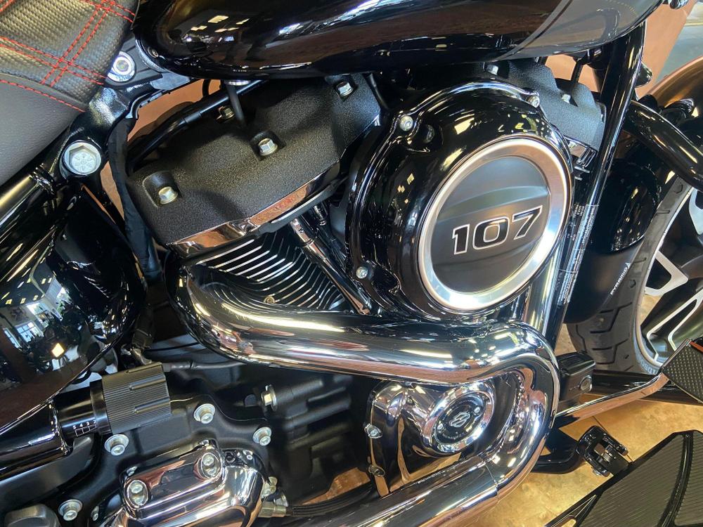 Harley-Davidson Softail Photo at-3f01a30f05c54b71a9c759274fea7e0a.jpg