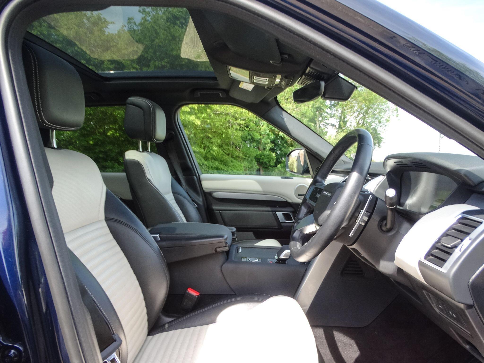 Land Rover Discovery 3.0 D300 MHEV R-Dynamic SE SUV 5dr Diesel Auto 4WD Euro 6 (s/s) (300 ps) — photo 20