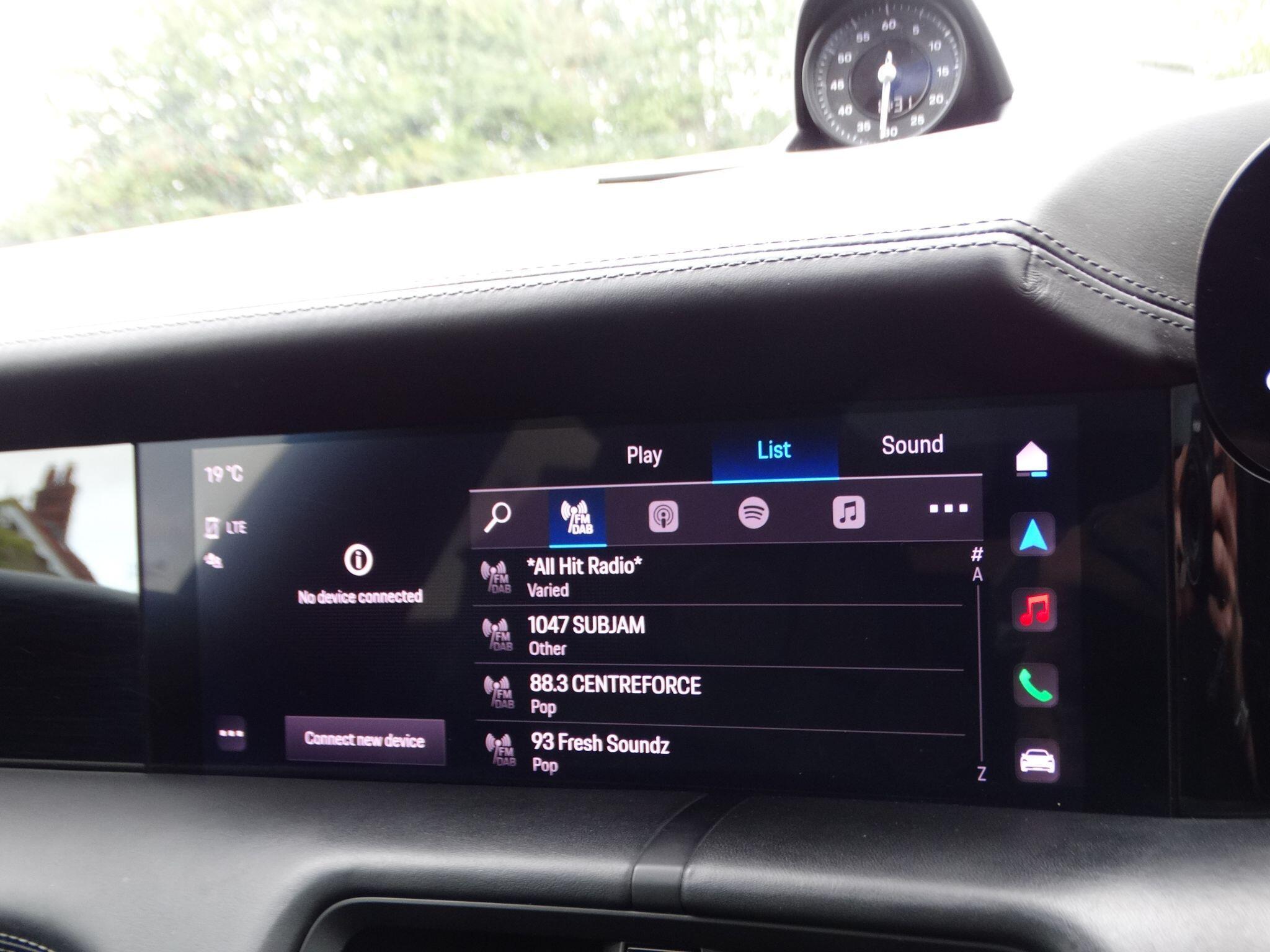 Porsche Taycan Performance Plus 93.4kWh 4S Auto 4WD 4dr (11kW Charger) — photo 25