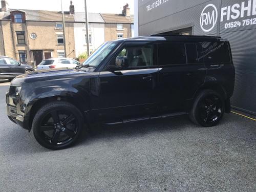 Land Rover Defender 110 Photo at-3f3739e850cf46c1a24991fe8b61d8df.jpg