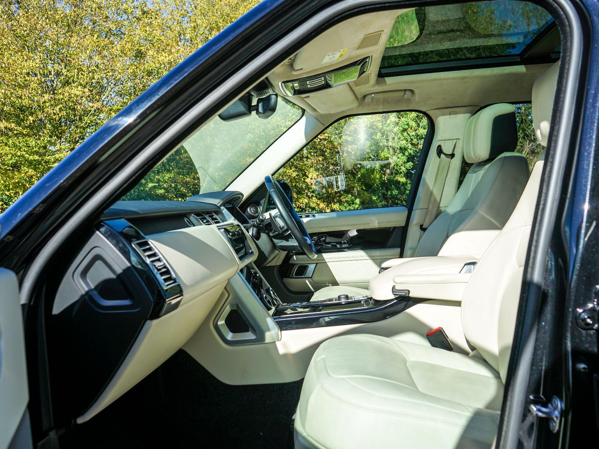 Land Rover Range Rover 2.0 P400e 13.1kWh Westminster Black Auto 4WD Euro 6 (s/s) 5dr — photo 3