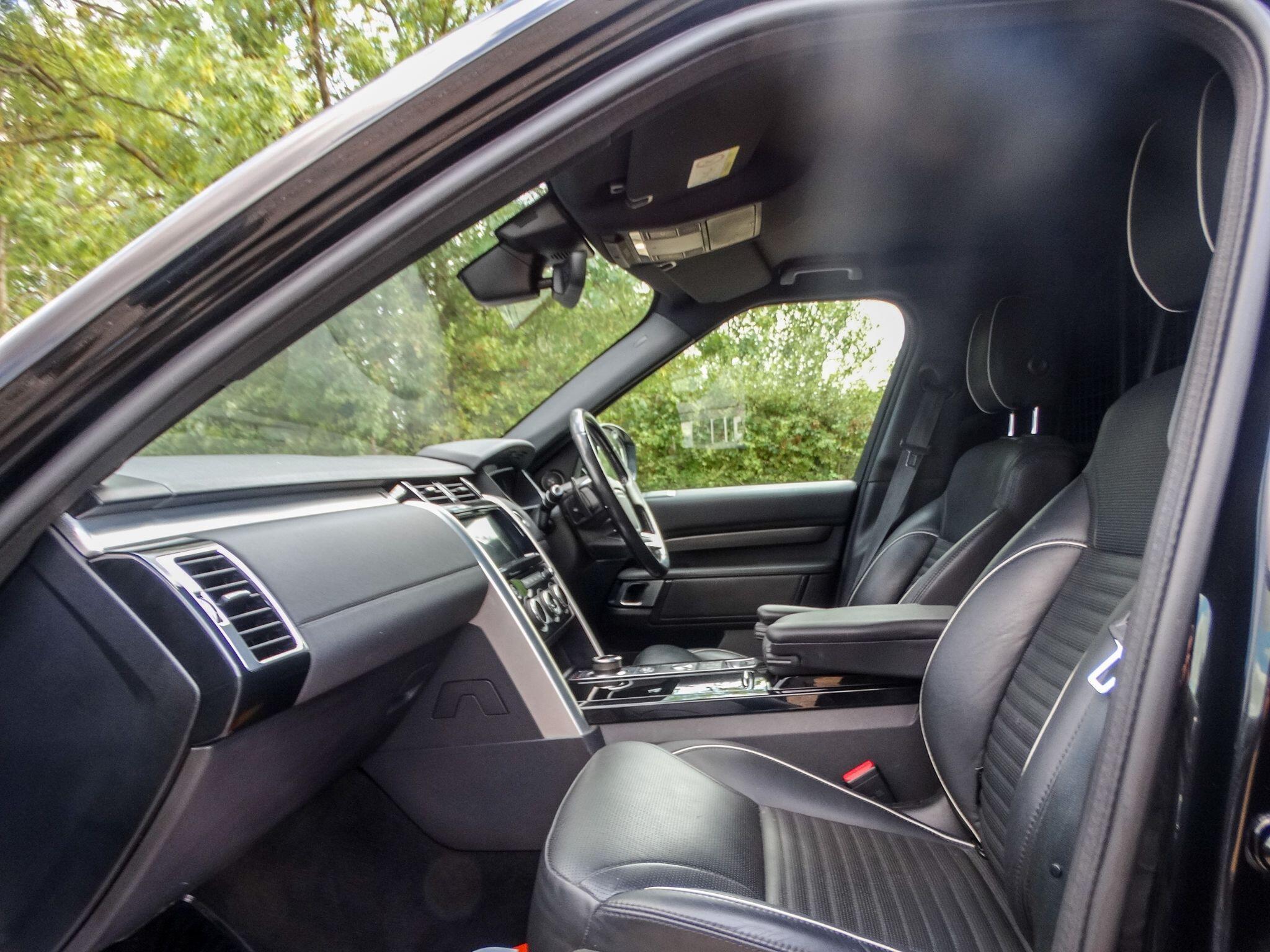 Land Rover Discovery 3.0 SD V6 HSE Auto 4WD Euro 6 (s/s) 5dr — photo 3