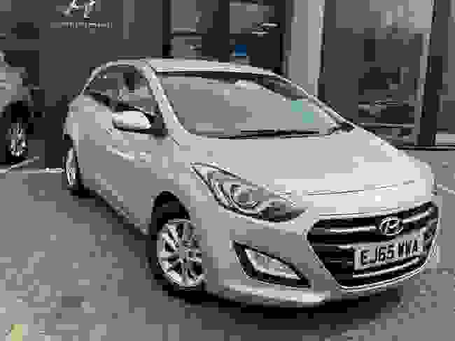 Used 2015 Hyundai i30 1.6 CRDi Blue Drive SE Euro 6 (s/s) 5dr Silver at West Riding