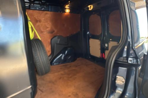 Ford TRANSIT COURIER Photo at-3f77ef70821b46049b88154946520cbe.jpg
