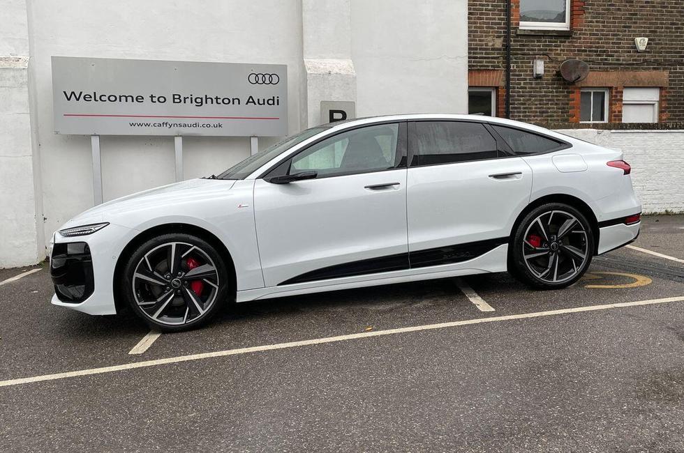 Audi A6 Photo at-3fa6da8d518641758768191e99a011de.jpg