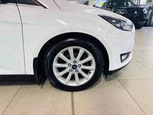 Ford Focus Photo 8