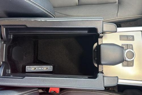 Mercedes-Benz E-CLASS Photo at-3fb8f210f386457e9b2e07a0760ca037.jpg