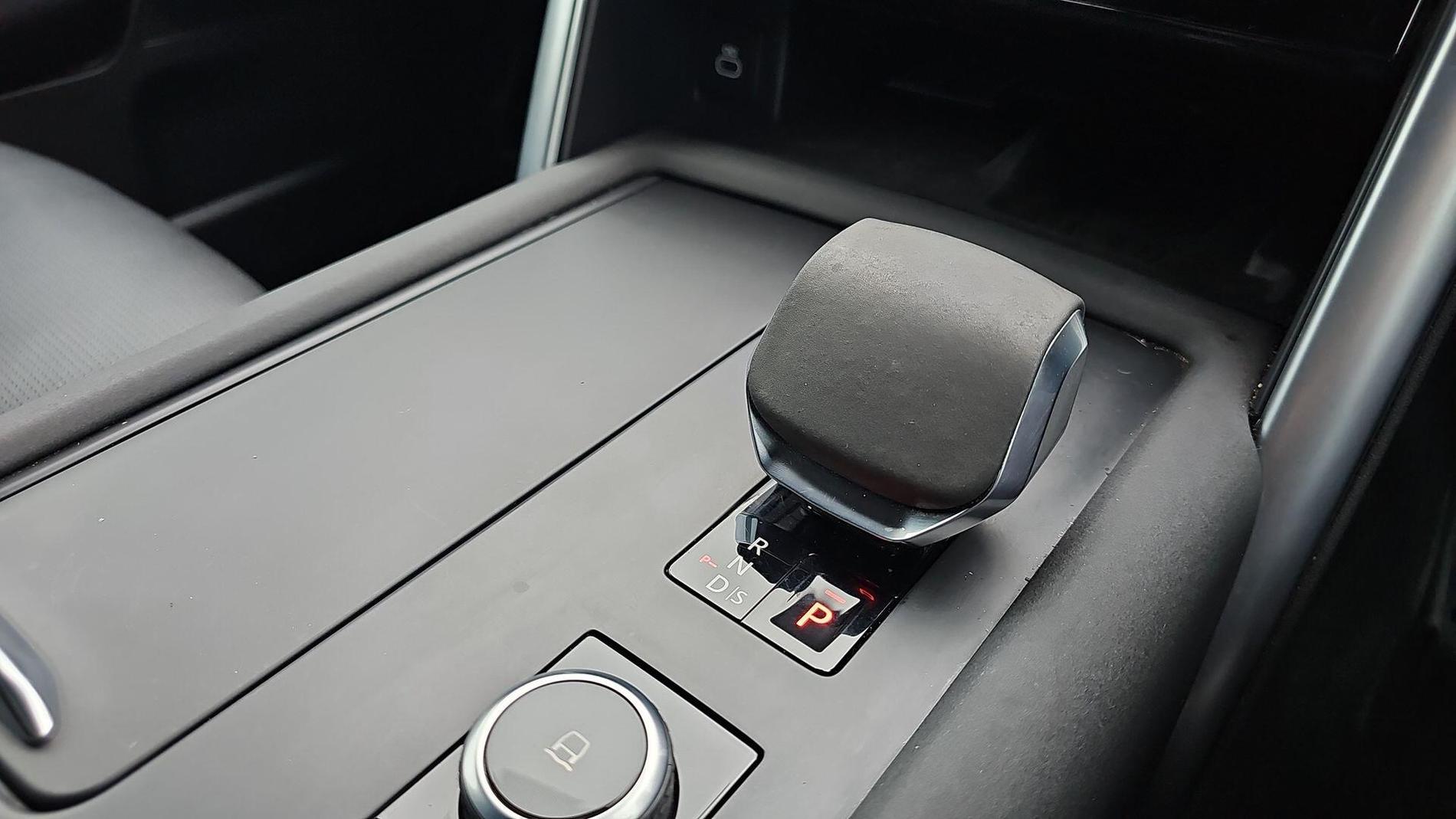 Land Rover Discovery Photo at-3fe101bc0e15454587f516f3f8adacd3.jpg