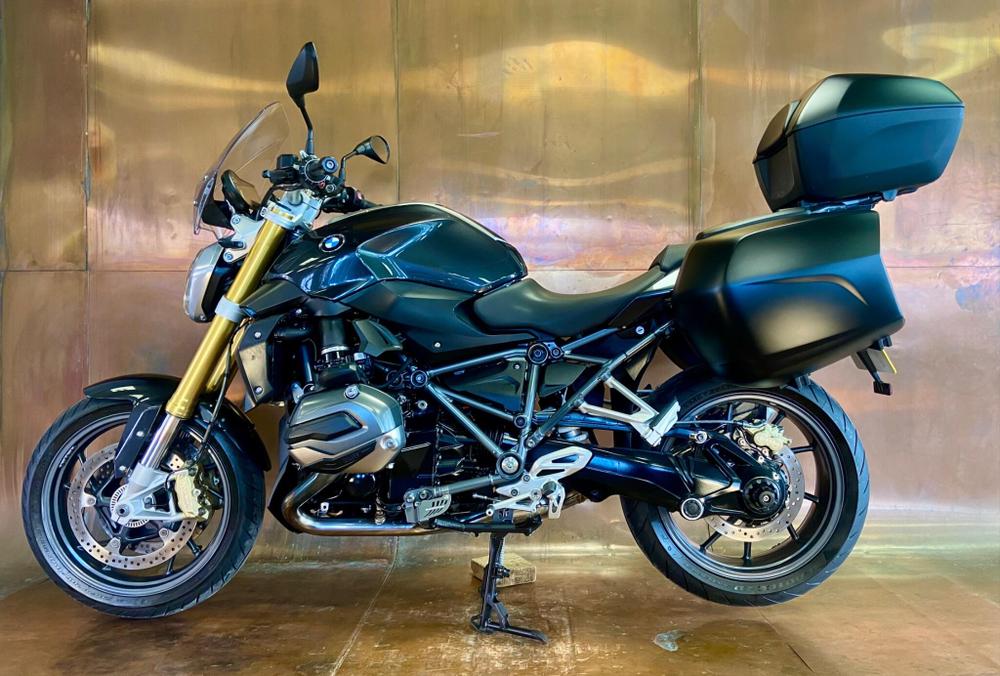 BMW R 1200 R Photo at-4056f0b0a674478f8136f5d17b6ce652.jpg