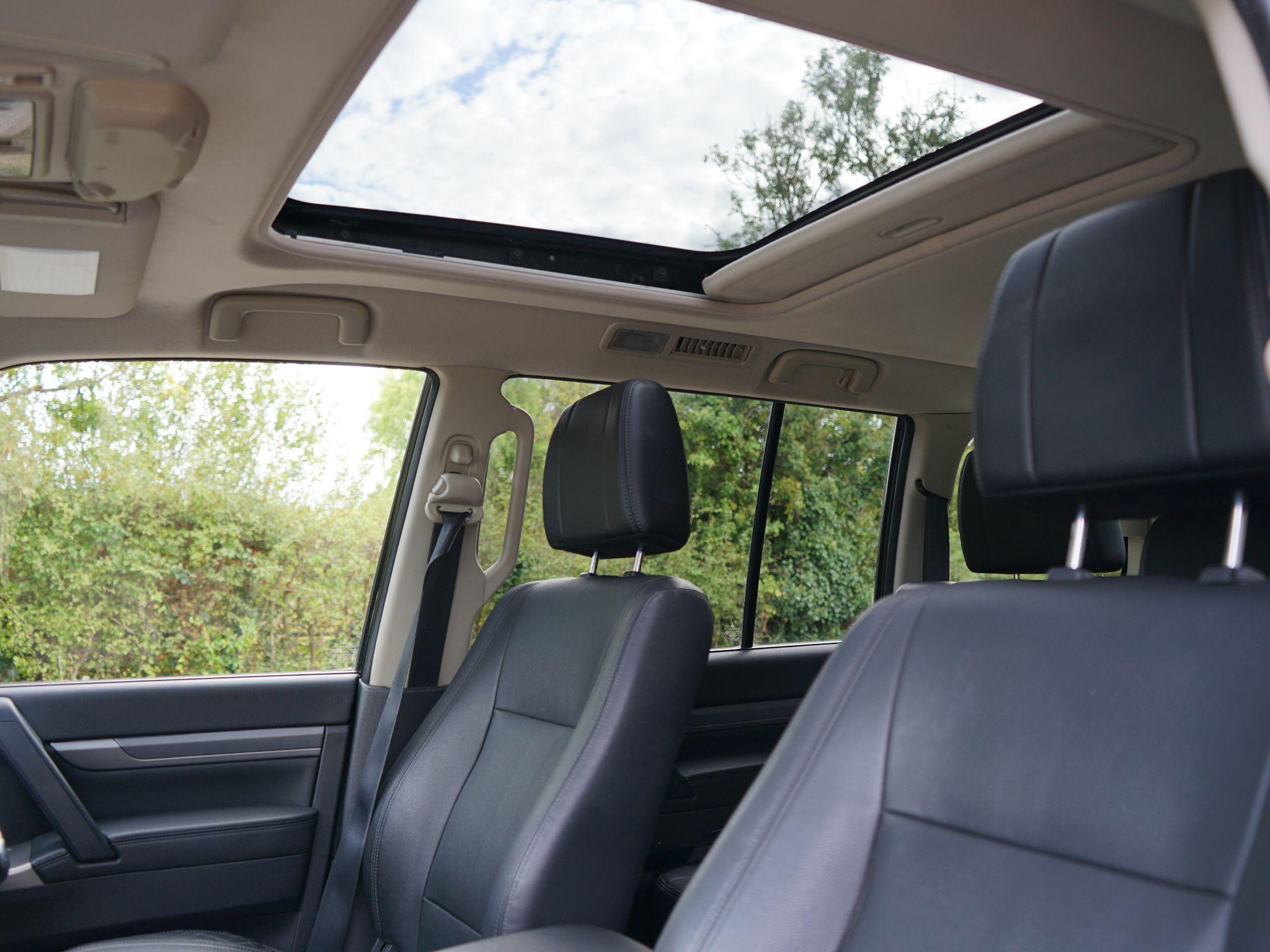 Mitsubishi Shogun 3.2 DI-DC SG3 SUV 5dr Diesel Auto 4WD Euro 6 LWB (187 ps) — photo 12