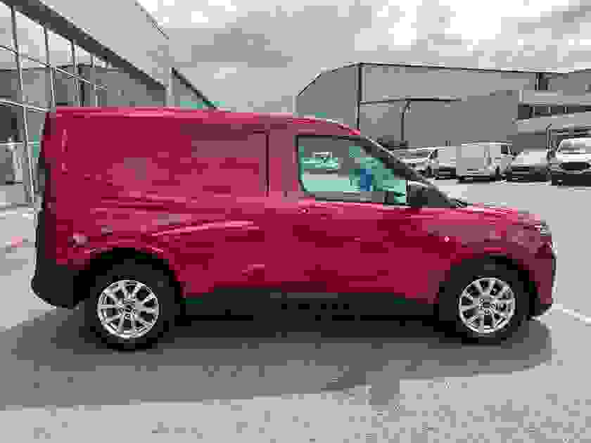 Ford Transit Courier Photo at-408032734a0b4cf88346473c6611c6d4.jpg