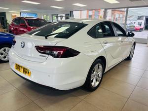 Vauxhall Insignia Photo 3