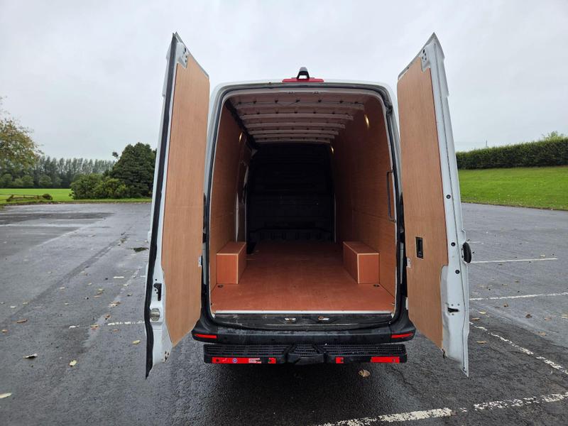 Mercedes-Benz Sprinter Photo at-409bd4281a0148aead7f8a1fd494077c.jpg