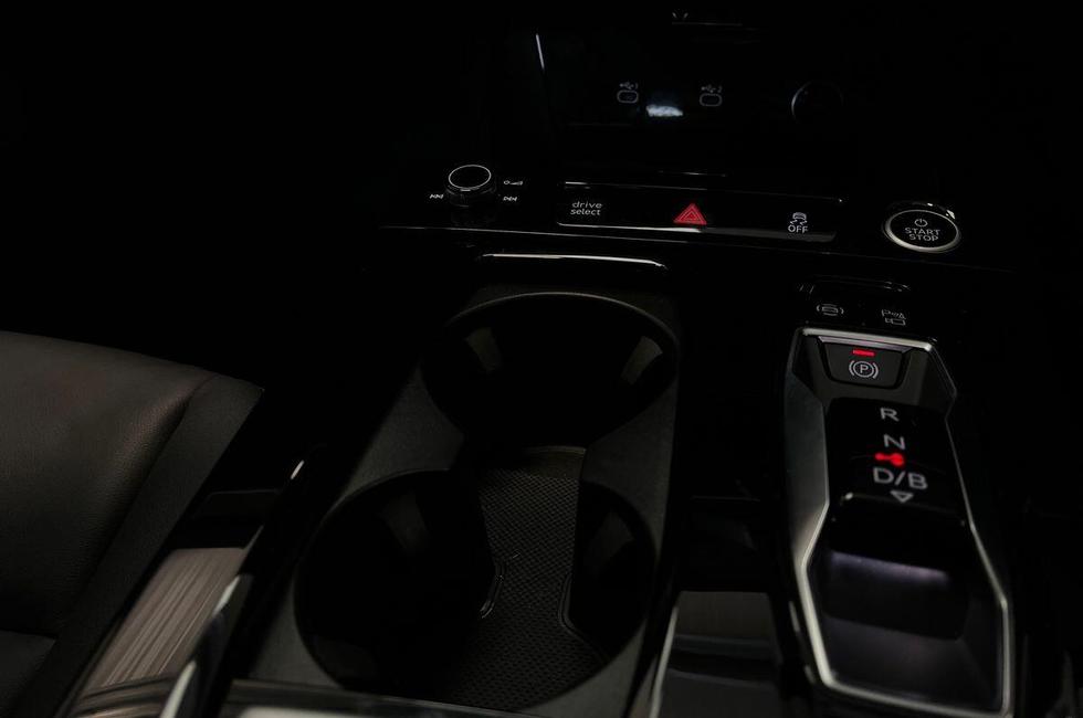 Audi A6 Photo at-40c628530dc148bf888c42895ee73ea2.jpg
