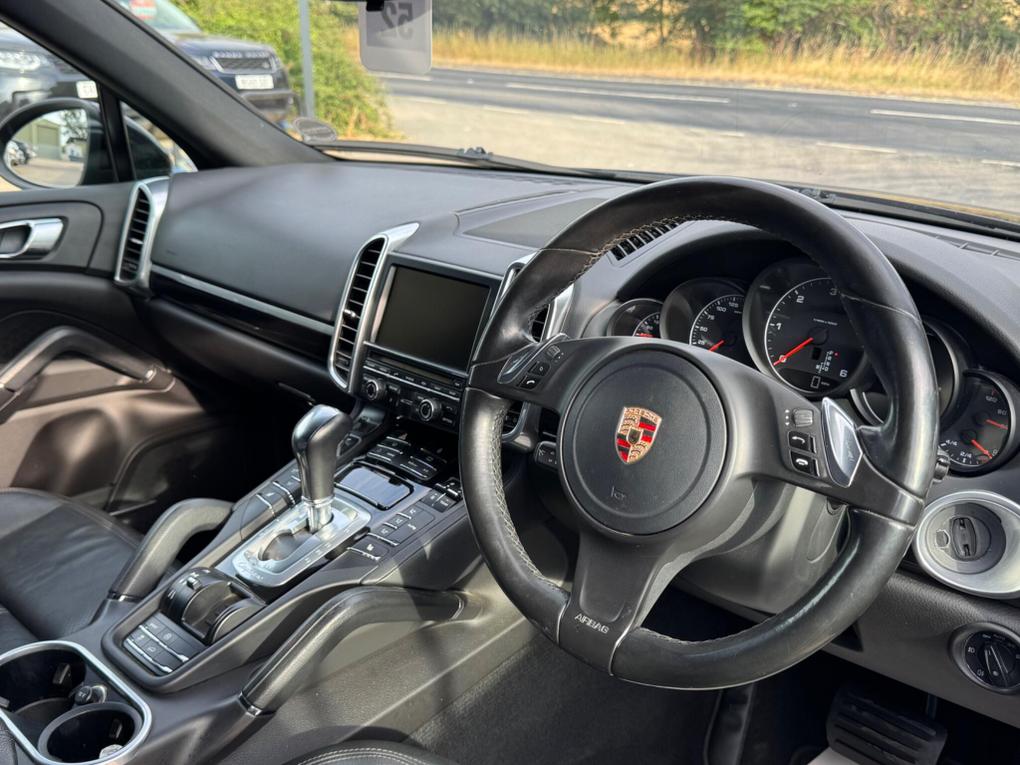 Used Porsche Cayenne LH62AAE 2