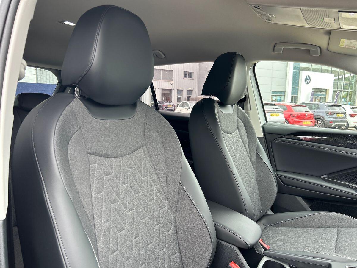 Volkswagen Tiguan Photo at-41000f59203b4f6985a07ece09b03ba9.jpg