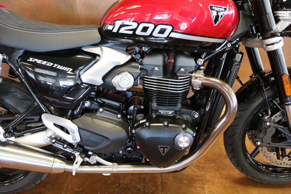 TRIUMPH Speed Twin 1200 Photo at-4102fa4bc5f243f183a17e5f9603cdf0.jpg
