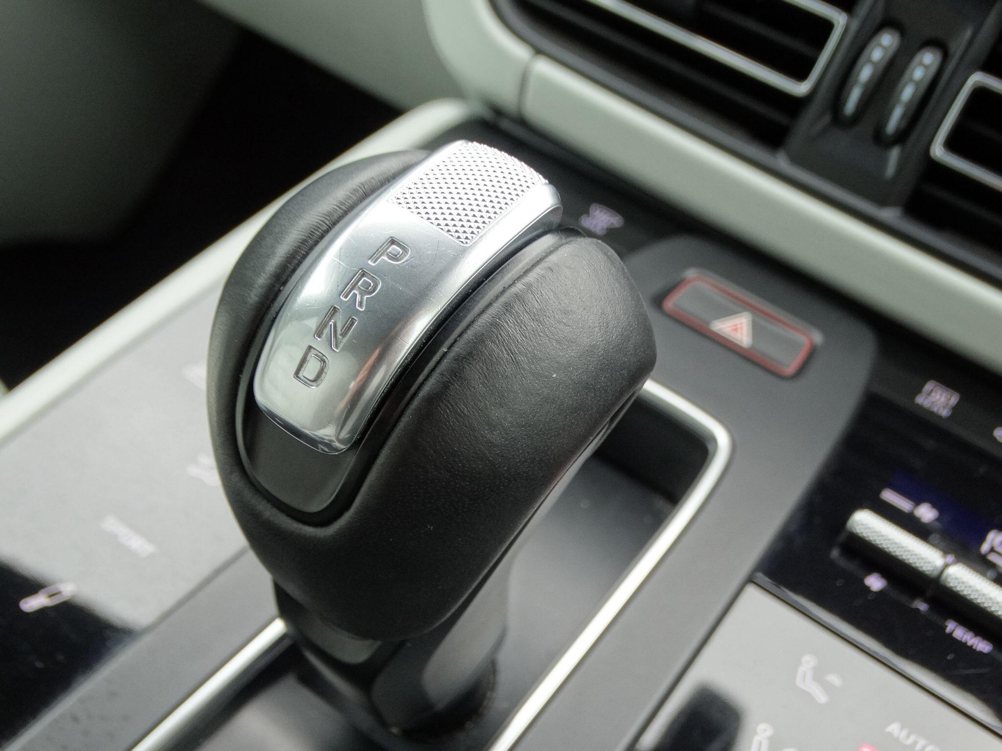 Porsche Macan 2.0T PDK 4WD Euro 6 (s/s) 5dr — photo 34