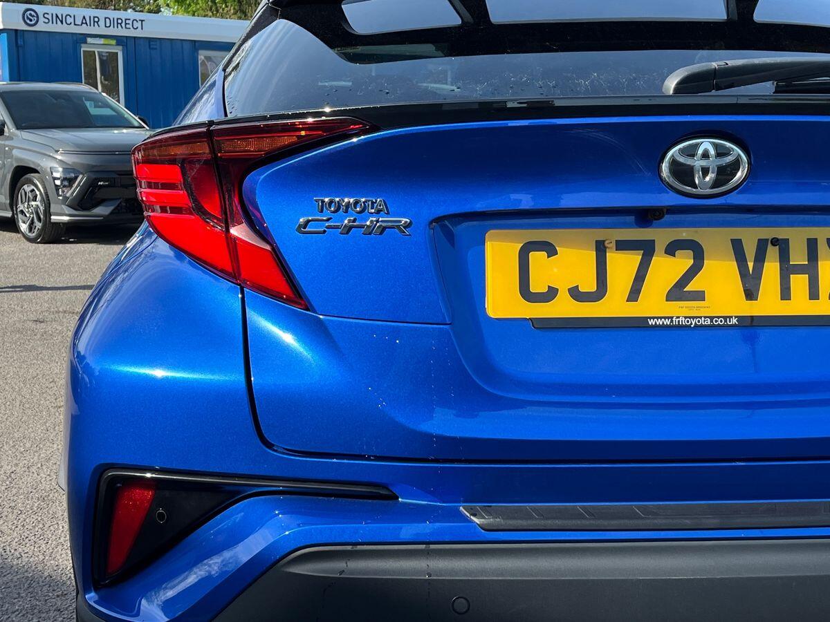 Toyota C-HR Photo 18